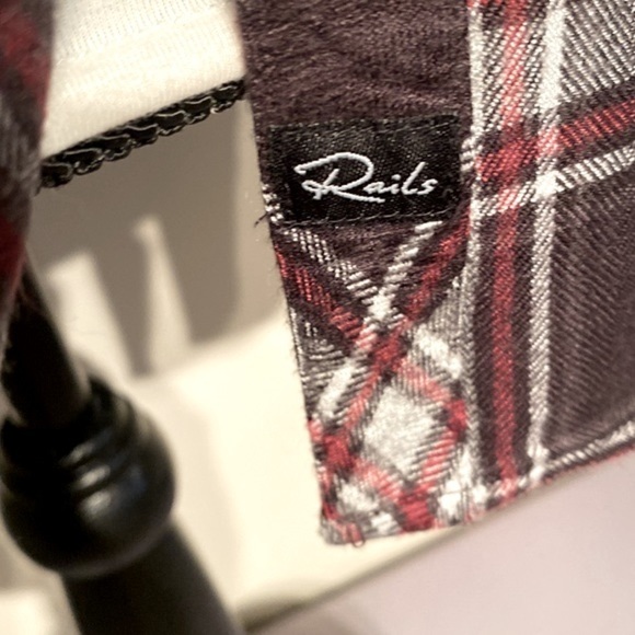 Rails Hunter plaid rayon button down long sleeved top onyx, crimson & white M - Picture 9 of 12